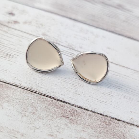 Vintage Stud Earrings Cream Concave Teardrop - Picture 4 of 6